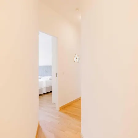 Charming - - Mobility Lease