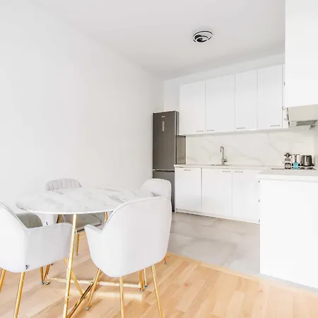 Charming - - Mobility Lease *