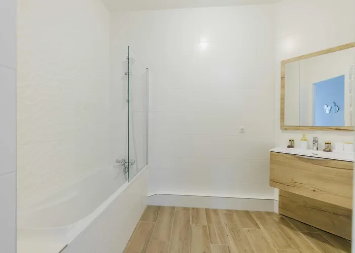 Apartment Charming - - Mobility Lease *