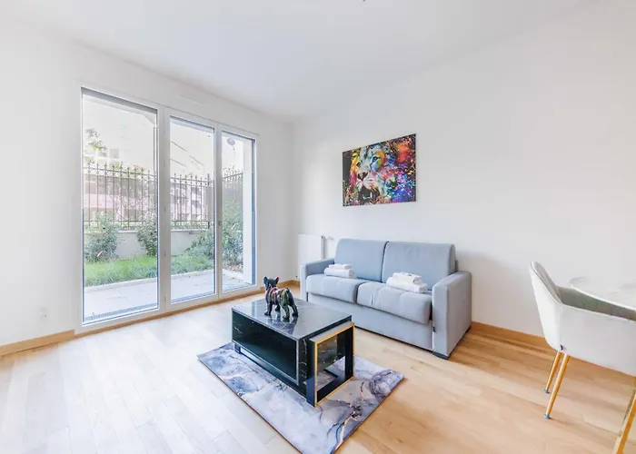Charming - - Mobility Lease *