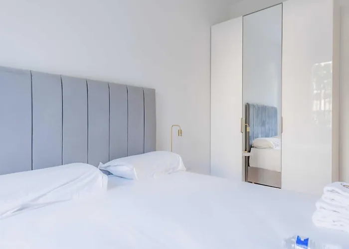 Charming - - Mobility Lease Apartment