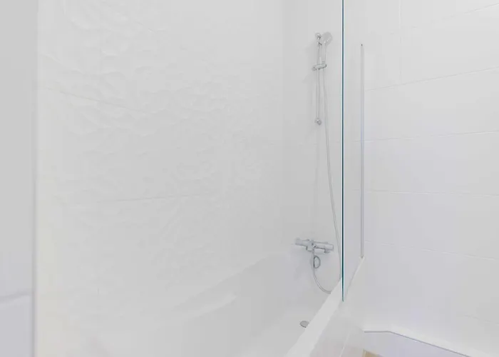 Apartment Charming - - Mobility Lease *