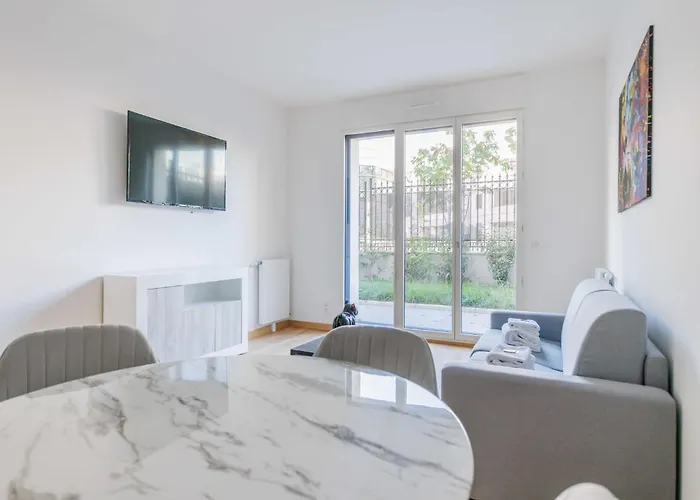 Apartment Charming - - Mobility Lease *