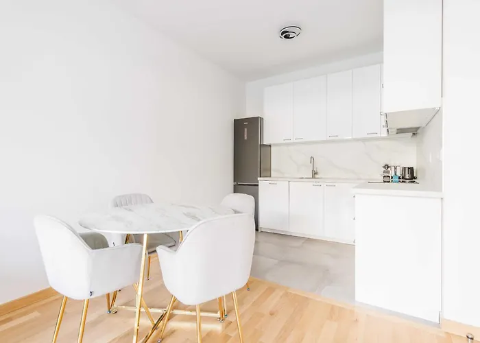 Charming - - Mobility Lease *